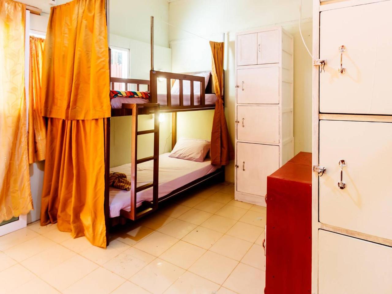 Hôtel On The Beach à Ko Lanta Extérieur photo